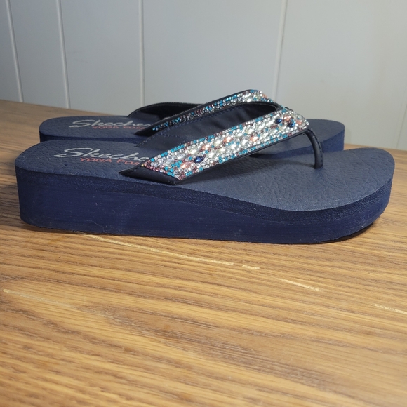 Skechers Women's Yoga Foam Flip Flop Wedge Sandals Blue Navy size 9 - Picture 2 of 4